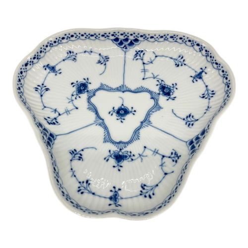 ROYAL COPENHAGEN (ロイヤル・コペンハーゲン) トライアングルプレート ブルーフルーテッド・ハーフレース