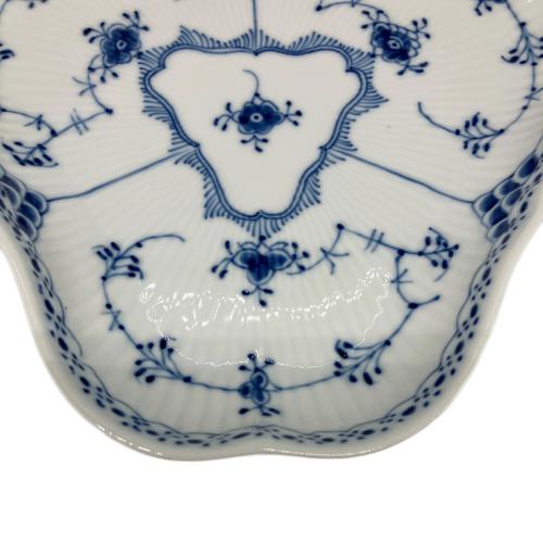 ROYAL COPENHAGEN (ロイヤル・コペンハーゲン) トライアングルプレート ブルーフルーテッド・ハーフレース