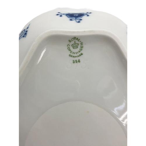 ROYAL COPENHAGEN (ロイヤル・コペンハーゲン) トライアングルプレート ブルーフルーテッド・ハーフレース