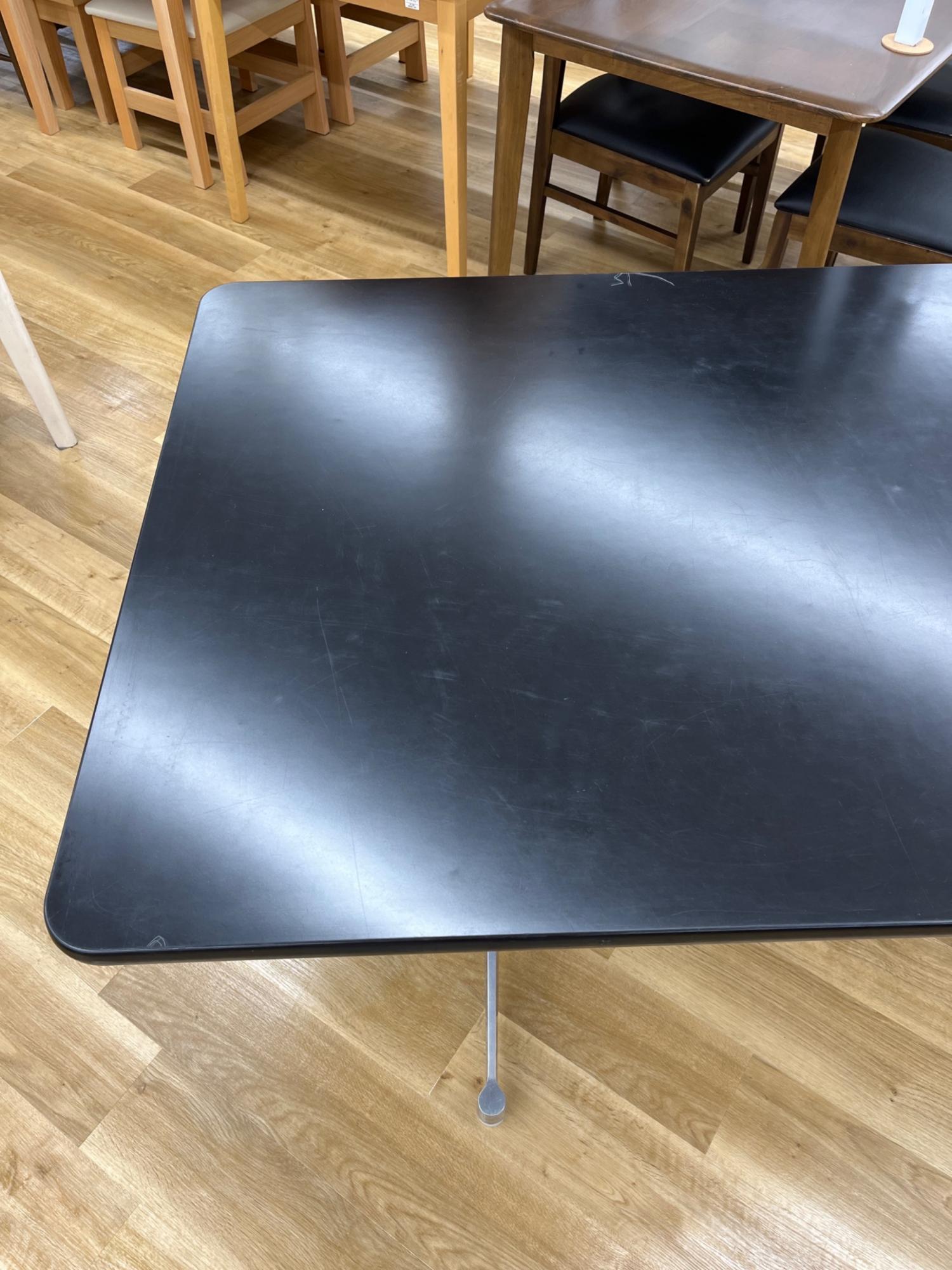 Herman Miller (ハーマンミラー) セグメンテッドベーステーブル