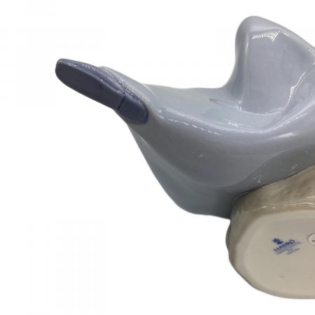 LLADRO (リヤドロ) フィギュリン 01005862 花の香りにつつまれて