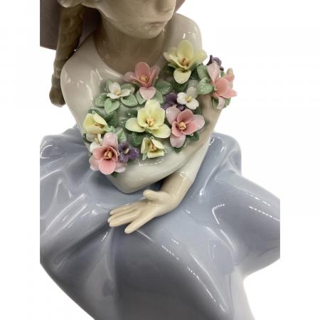 【リヤドロ・LLADRO】　花の香りにつつまれて　01005862 花の香りにつつまれて | リヤドロ公式オンライン