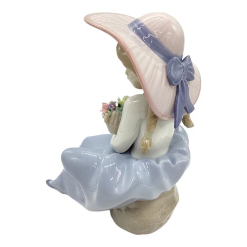 LLADRO (リヤドロ) フィギュリン 01005862 花の香りにつつまれて