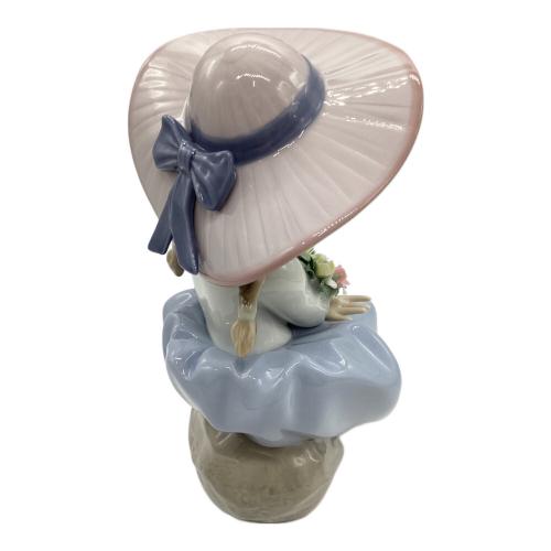 LLADRO (リヤドロ) フィギュリン 01005862 花の香りにつつまれて