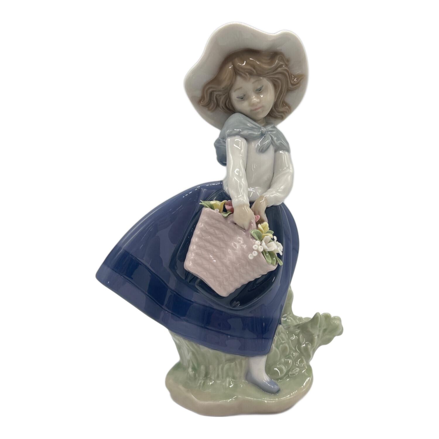 LLADRO (リヤドロ) フィギュリン きれいな花ばかり｜トレファクONLINE