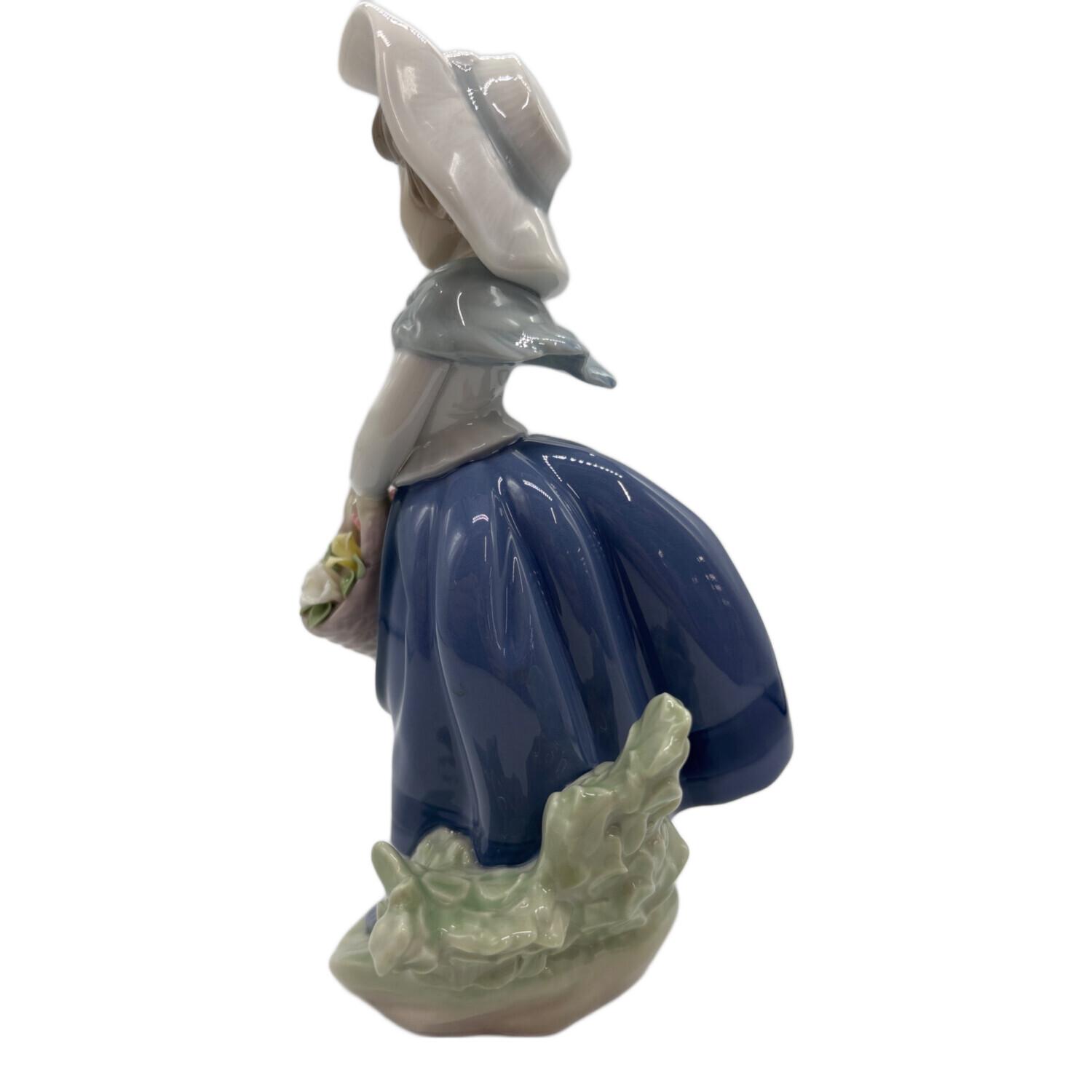 LLADRO (リヤドロ) フィギュリン きれいな花ばかり｜トレファクONLINE