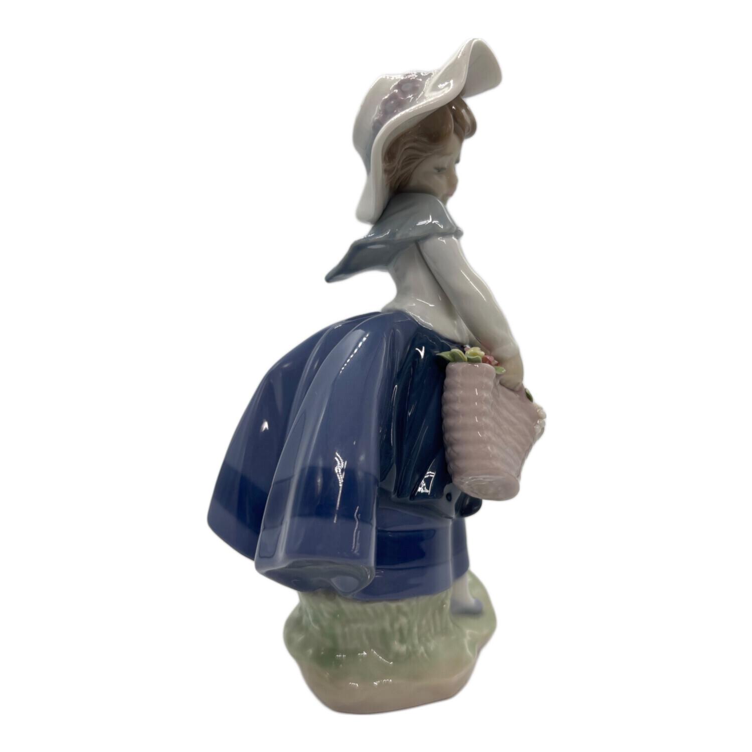 LLADRO (リヤドロ) フィギュリン きれいな花ばかり｜トレファクONLINE