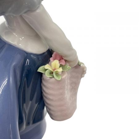 LLADRO (リヤドロ) フィギュリン きれいな花ばかり｜トレファクONLINE