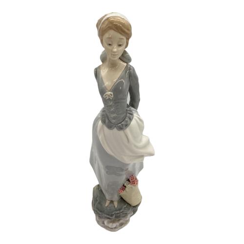 LLADRO (リヤドロ) フィギュリン 海のそよ風