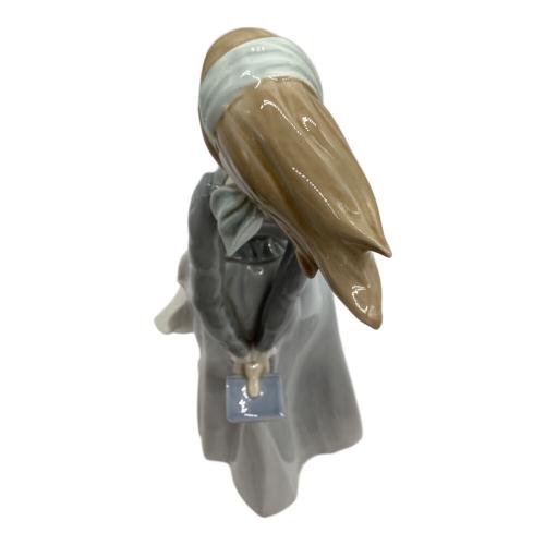 LLADRO (リヤドロ) フィギュリン 海のそよ風