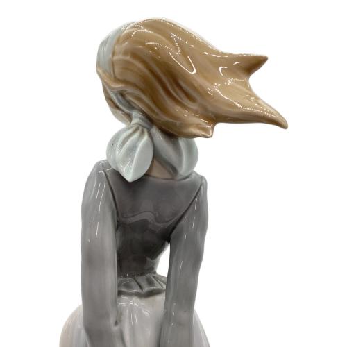LLADRO (リヤドロ) フィギュリン 海のそよ風
