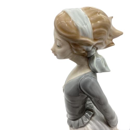 LLADRO (リヤドロ) フィギュリン 海のそよ風