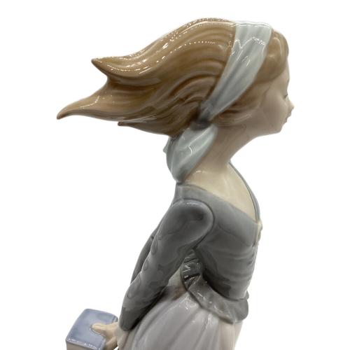 LLADRO (リヤドロ) フィギュリン 海のそよ風