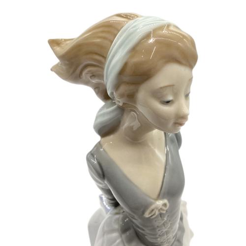 LLADRO (リヤドロ) フィギュリン 海のそよ風