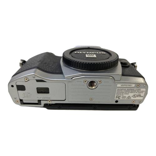 OLYMPUS (オリンパス) ミラーレス一眼カメラダブルズームキット シルバー OM-D E-M10 Mark IV シルバー