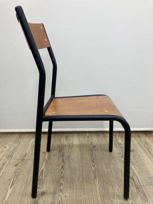 niko and  FURNITURE & SUPPLY (ニコアンド ファニチャーアンド