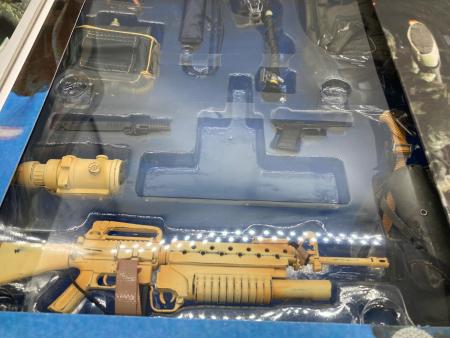 HOT TOYS 12インチミリタリーフィギュア パーツ一部欠損 SAS HALO