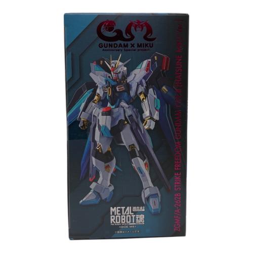 BANDAI (バンダイ) 機動戦士ガンダムSEED FREEDOM ストライクフリーダムガンダム弐式 [初音ミク Ver.] アクションフィギュア METAL ROBOT魂 〈SIDE MS〉