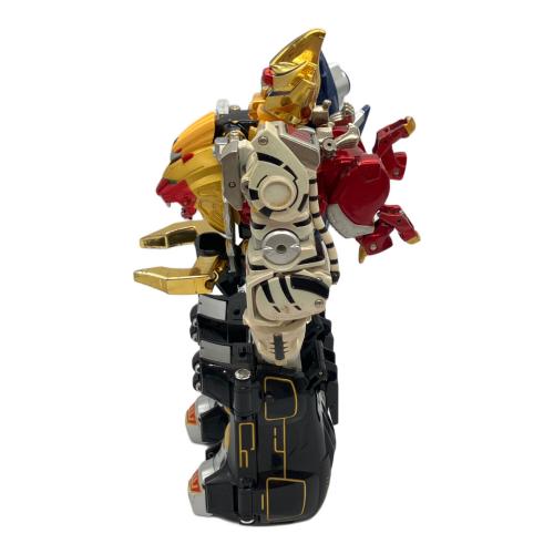 ガオキング 戦隊ヒーロー ガオシャーク尻尾欠品・ハゲ有・台座パーツ欠品
