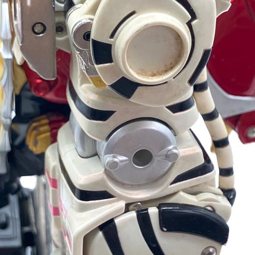 ガオキング 戦隊ヒーロー ガオシャーク尻尾欠品・ハゲ有・台座パーツ欠品