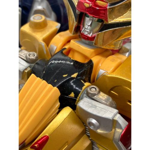 ガオキング 戦隊ヒーロー ガオシャーク尻尾欠品・ハゲ有・台座パーツ欠品