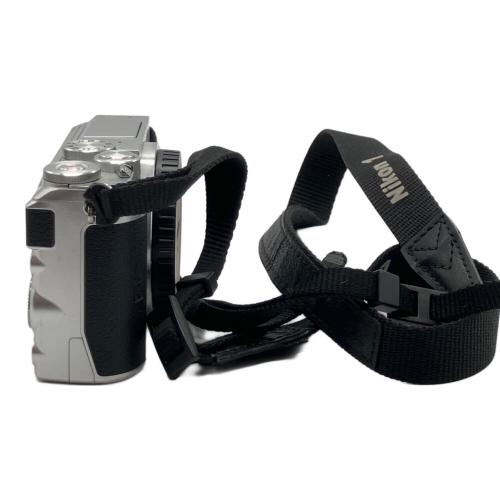 Nikon (ニコン) デジタル一眼レフカメラ J5 ダブルレンズキット