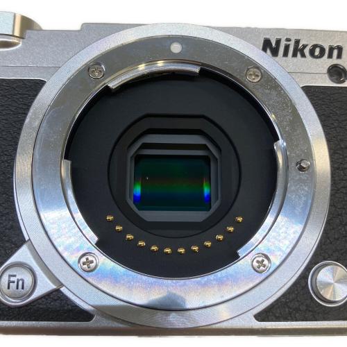 Nikon (ニコン) ミラーレス一眼カメラ Nikon 1 J5