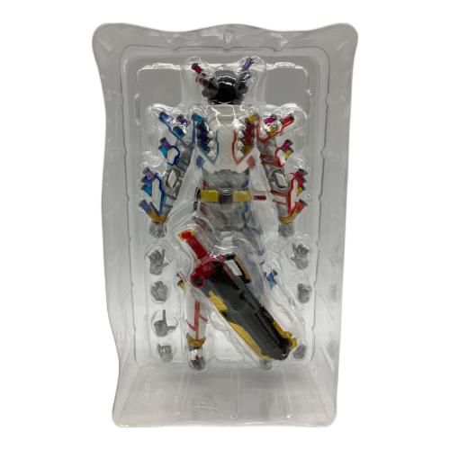仮面ライダービルド (カメンライダービルド) 仮面ライダービルド ジーニアスフォーム 仮面ライダー S.H.Figuarts
