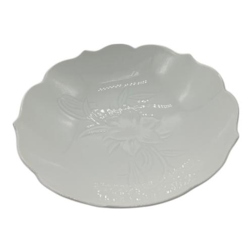 菓子鉢 井上萬二 白磁彫文