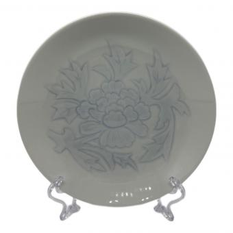 井上萬ニ 皿 白磁牡丹彫文
