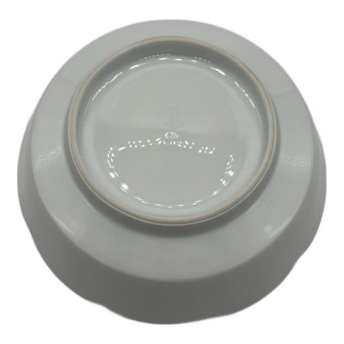 井上萬二 (イノウエマンジ) 七寸菓子鉢 青白磁牡丹彫文