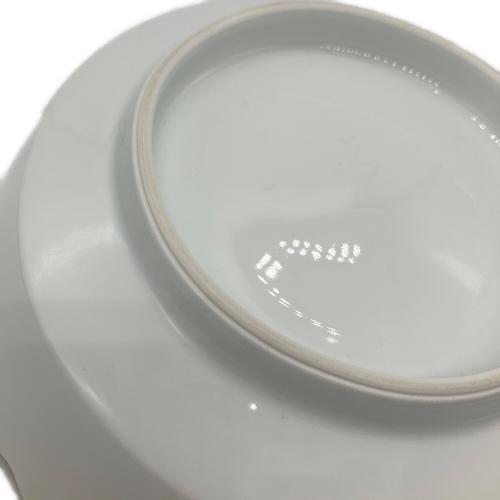 井上萬二 (イノウエマンジ) 七寸菓子鉢 青白磁牡丹彫文