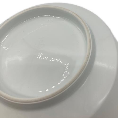 井上萬二 (イノウエマンジ) 七寸菓子鉢 青白磁牡丹彫文