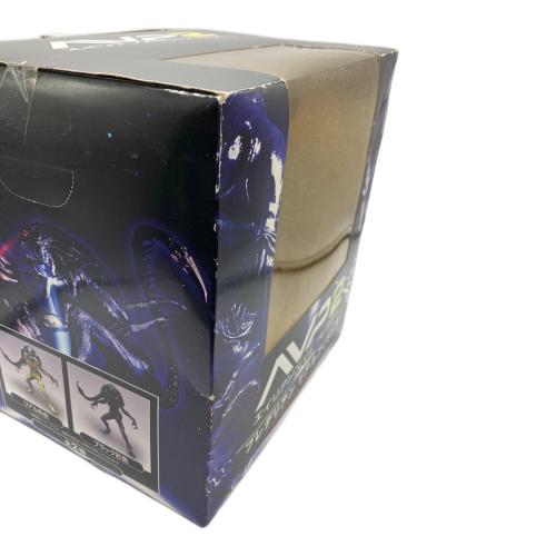 エイリアンVSプレデター2 プレデリアン リアルフィギュア（ブラック彩色） フィギュア