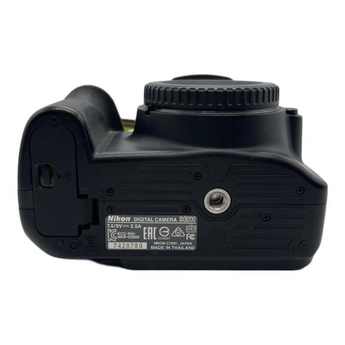 Nikon (ニコン) デジタル一眼レフカメラ D3200