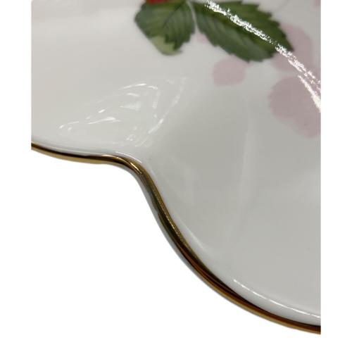 Wedgwood (ウェッジウッド) ペタルトレー ワイルドストロベリー