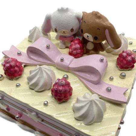 シュガーバニーズ　キーホルダー　ケーキ シュガーバニーズ ストラップ パスケース サンリオ ケーキ うさぎ 2点