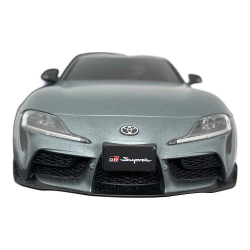 京商 (キョウショウ) GR Supra モデルカー ライト付き