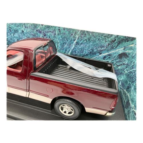 ERTL(アーテル) AMERICAN MUSCLE '97 FORD F150 XLT 1/18スケール