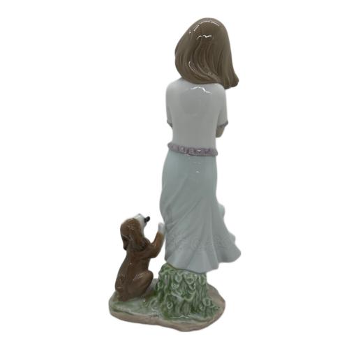 LLADRO (リヤドロ) フィギュリン 010.08121 風にたくして 指部分欠け有