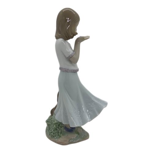 LLADRO (リヤドロ) フィギュリン 010.08121 風にたくして 指部分欠け有