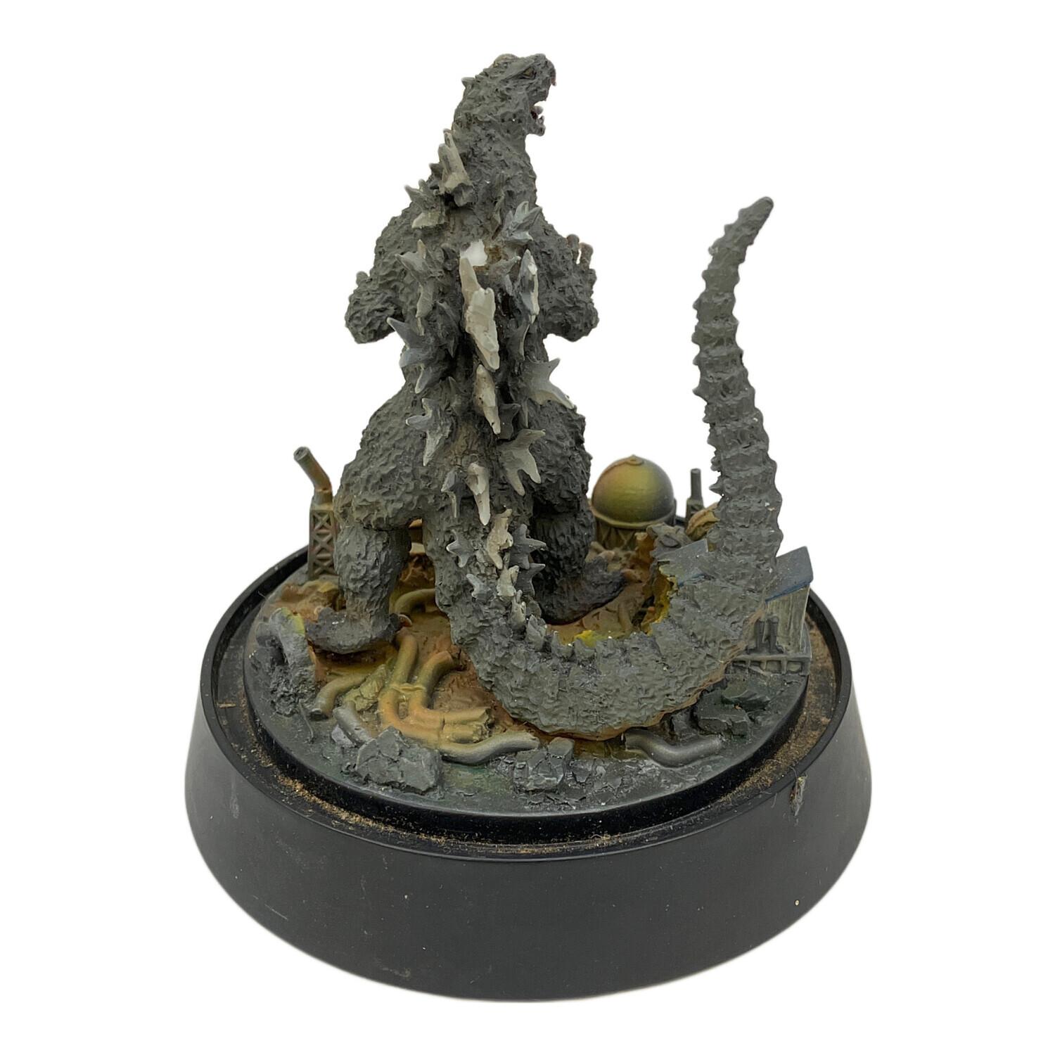 ゴジラ フィギュア ドーム型カバー付き雛型バージョンの中古品 ゴジラ フィギュア ドーム型カバー付き雛型バージョンの中古品