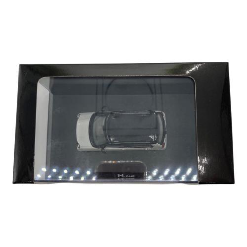 N‐ONE プラチナホワイトパール×ブラック 1/43ディスプレイモデル