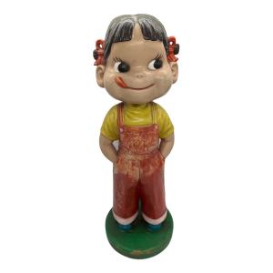 ペコちゃん (ペコチャン) 不二家のミルキー セルロイド ペコちゃん はかま 木製台首振り人形 ペコちゃん 全長41㎝・土台約15㎝