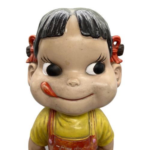 ペコちゃん (ペコチャン) 不二家のミルキー セルロイド ペコちゃん はかま 木製台首振り人形 ペコちゃん 全長41㎝・土台約15㎝