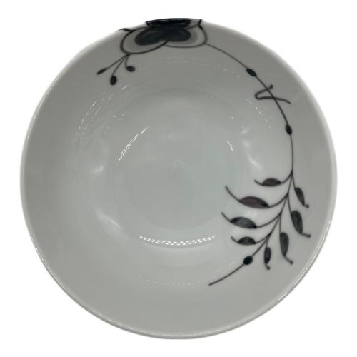 ROYAL COPENHAGEN (ロイヤル・コペンハーゲン) ブラックフル―テッドメガボウル 15cm