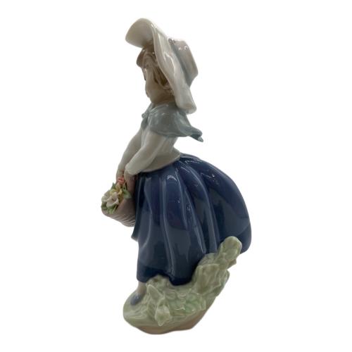 LLADRO (リヤドロ) フィギュリン きれいな花ばかり