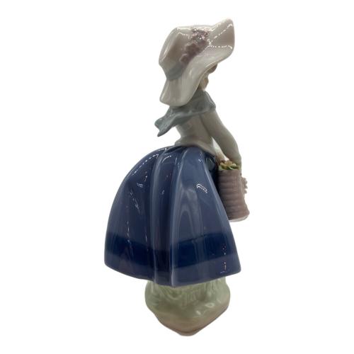 LLADRO (リヤドロ) フィギュリン きれいな花ばかり