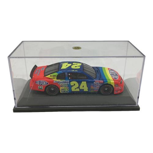 Revell Collection DU PONT 24JEFF GORDON NASCAR シボレー・モンテカルロ ミニカー