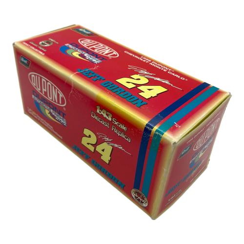 Revell Collection DU PONT 24JEFF GORDON NASCAR シボレー・モンテカルロ ミニカー